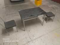 Mesa com 2 cadeiras