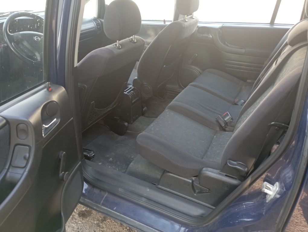 Продам свой Opel Zafira A Зафира 2002, 1.6 бенз, торг