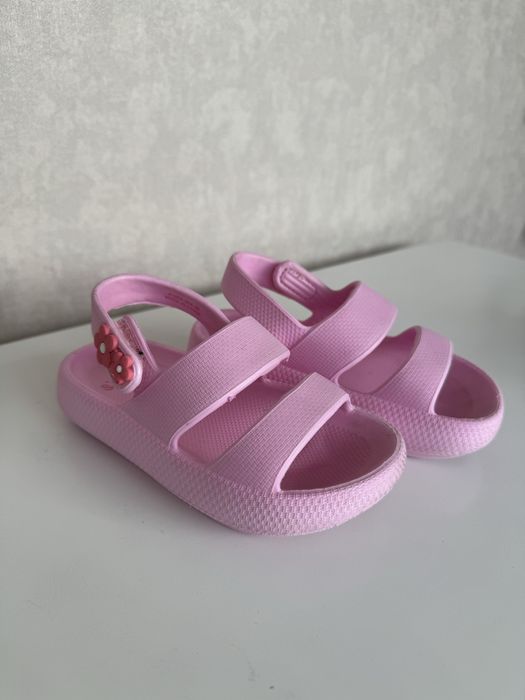 Дитяче взуття / сандалі 26 розмір