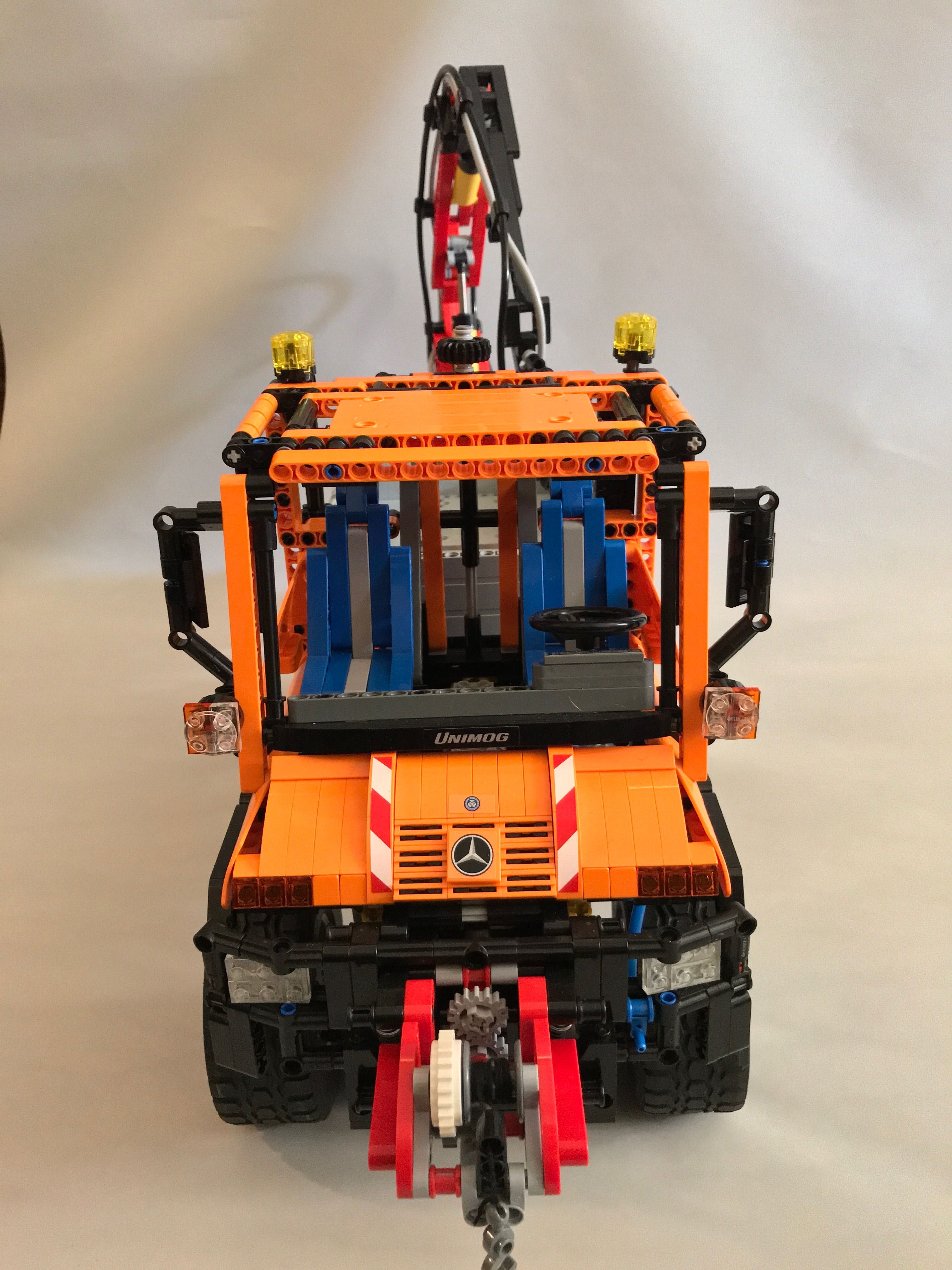 Lego Technic 8110 Mercedes-Benz Unimog U 400
