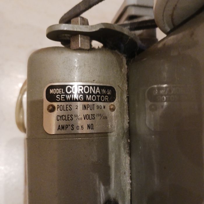 Máquina de costura Corona