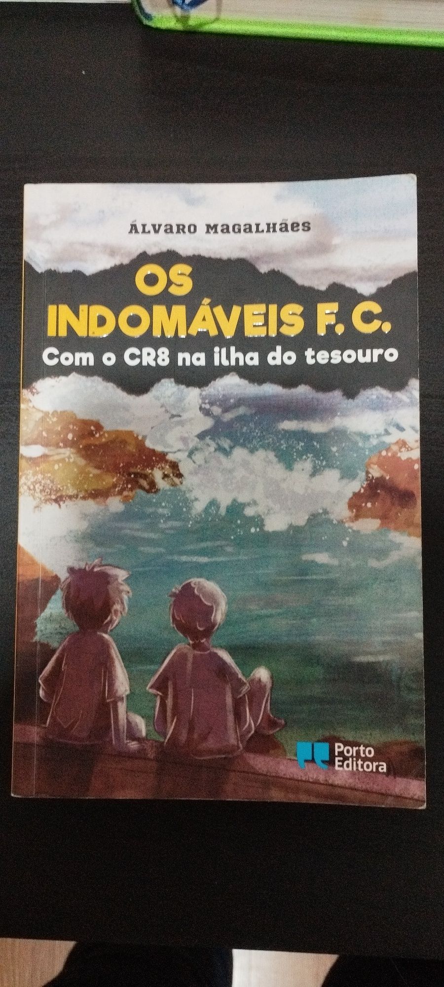 Livros juvenis vários por 6 euros cada