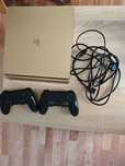 Konsola PS4 w kolorze złotym,w 100% sprawna. Cena 1500 zł