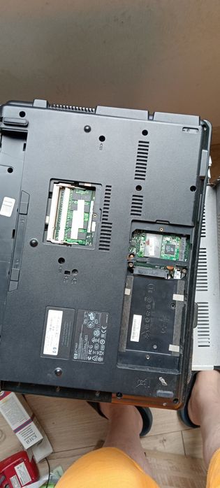 Продам купу ноутів на відновлення чи запчастини.