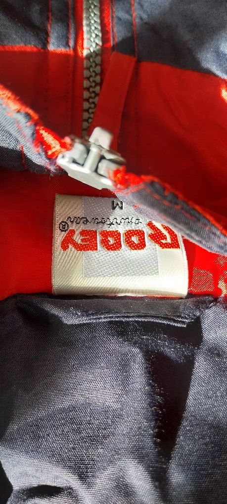 Roupa de neve. Equipamento de ski