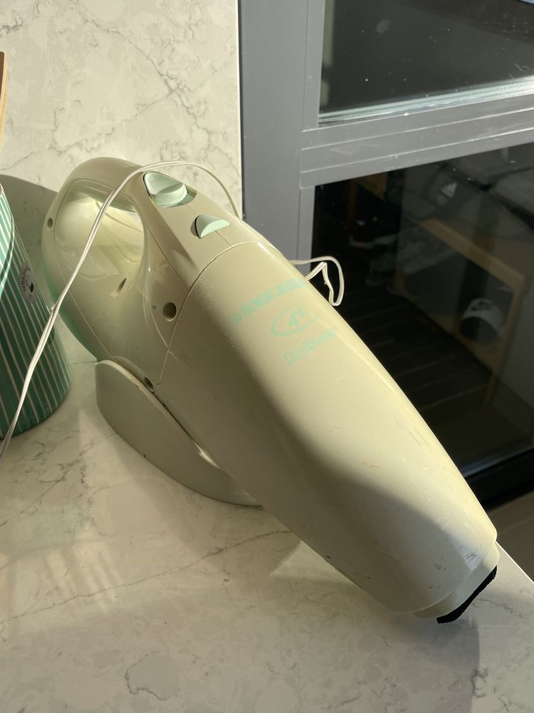 Aspirador pequeno Black & Decker em óptimo estado