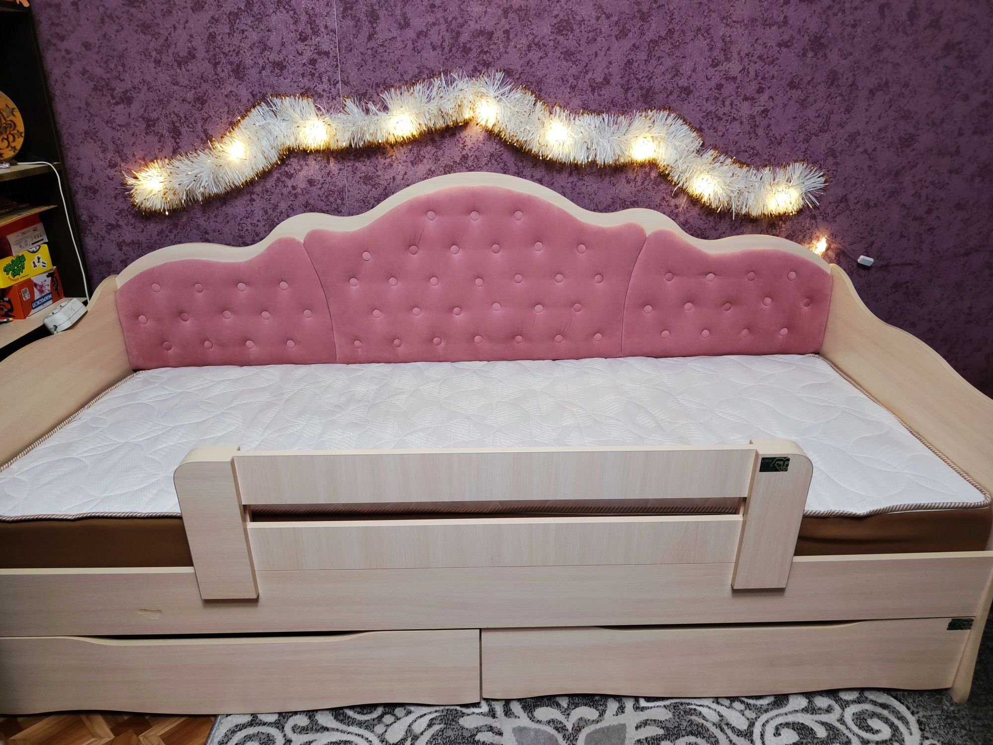 Ліжко для дівчинки