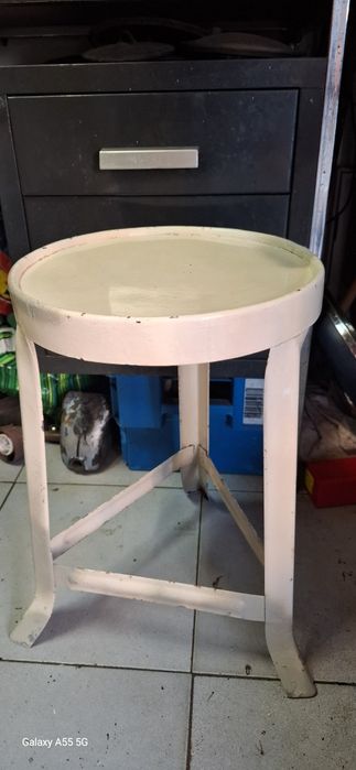 Antigo banco em metal