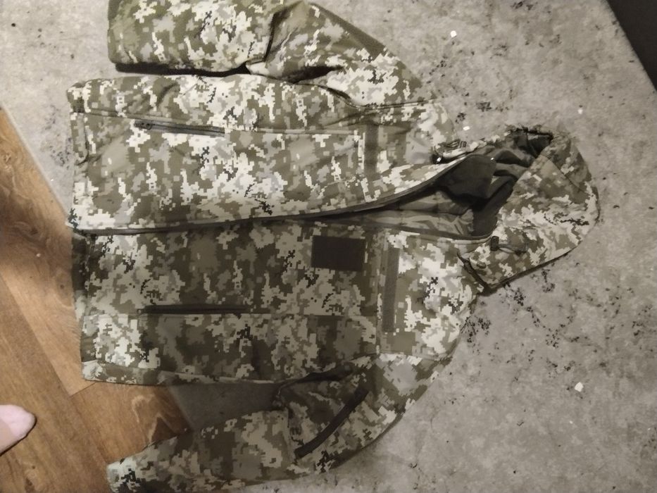 Куртка зимова нова