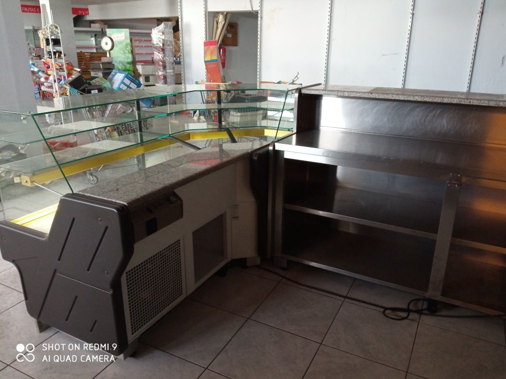 Vitrine frio + balcão  pastelaria / café