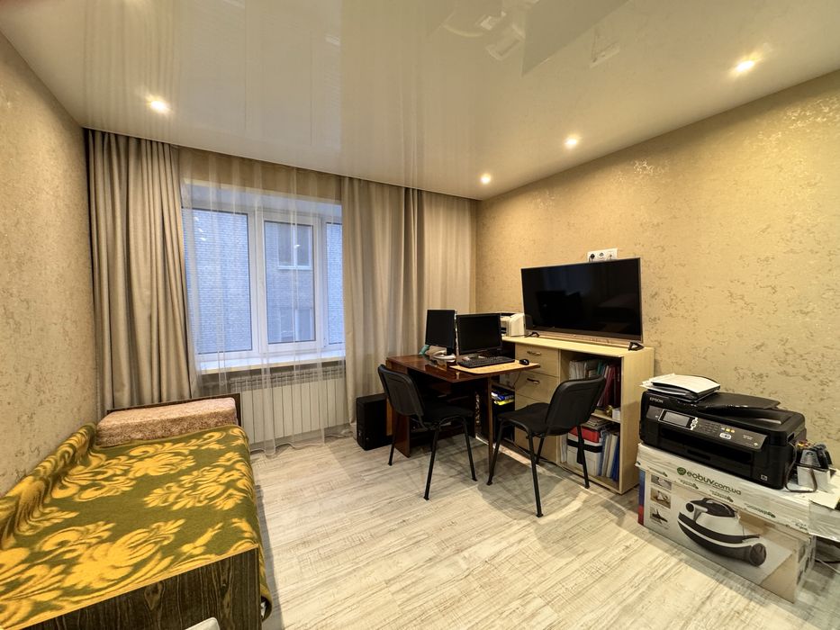 Продаж сучасної 3к.квартири після ремонту ,з видом на Соборну площу !