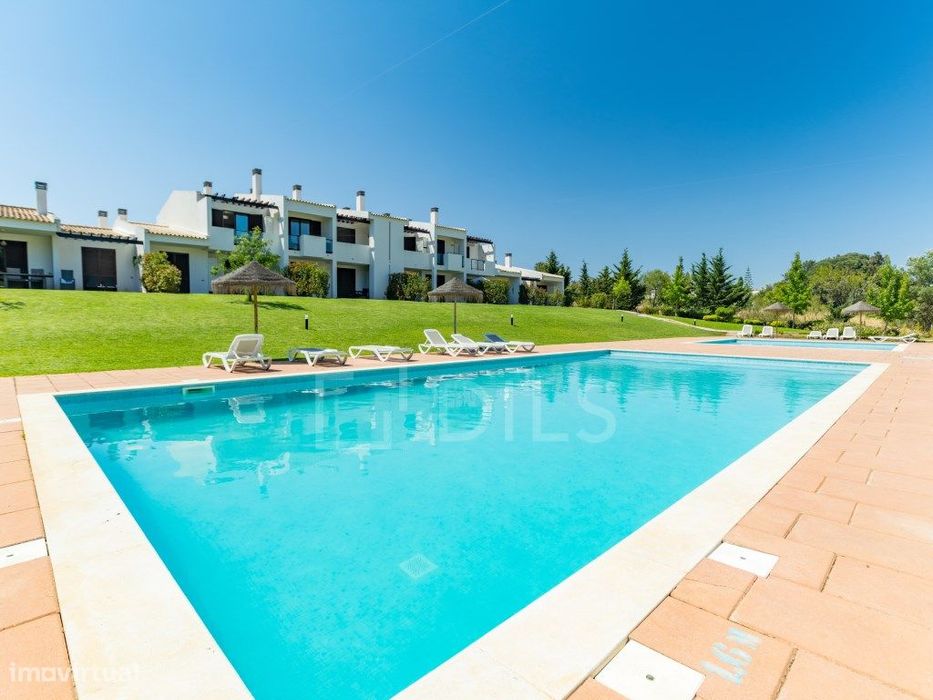 Apartamento T2 em Alvor, em condomínio privado com piscina