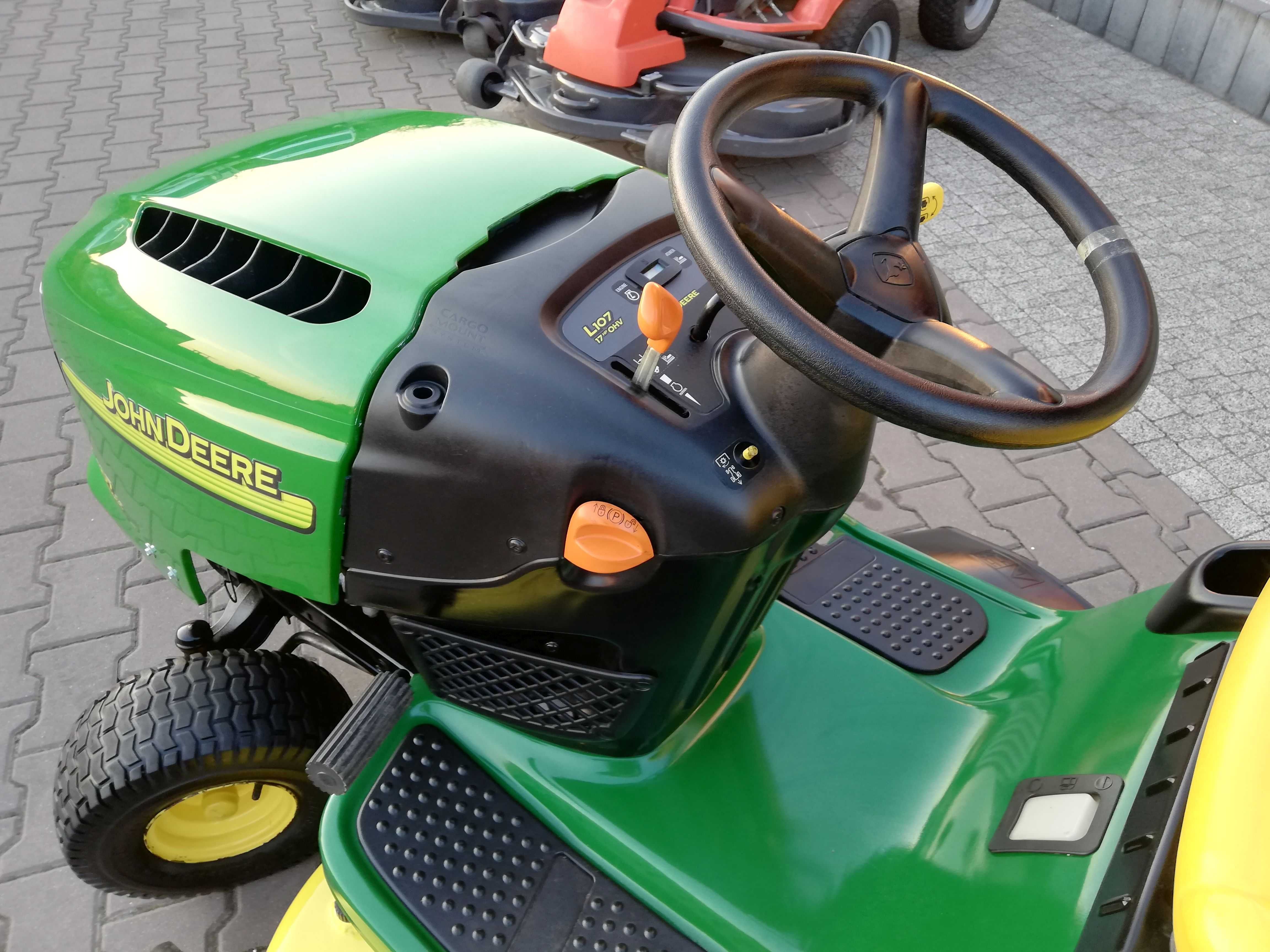 Traktorek kosiarka samojezdna John Deere L107 Briggs 17KM 107cm