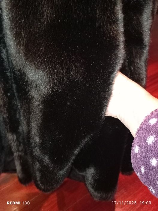 Casaco de pele com capuz novo tamanho M