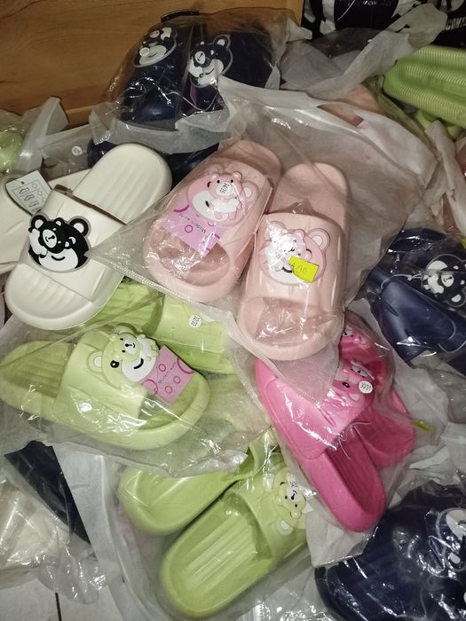 Kapcie,klapki po likwidacji sklepu