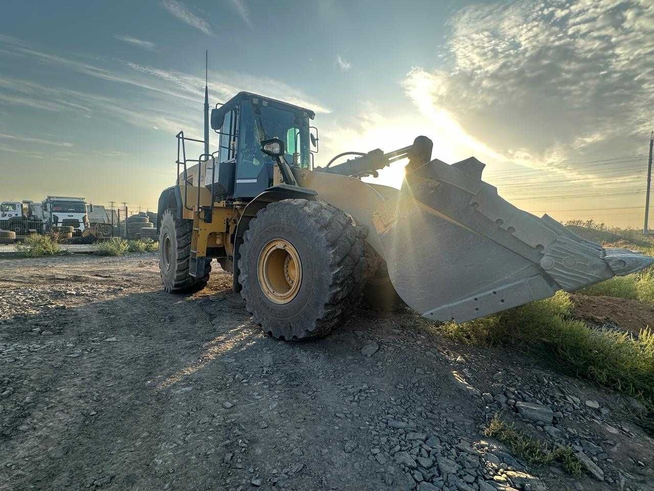 Послуги фронтального навантажувача CAT 966 GC та JCB 467 ZX