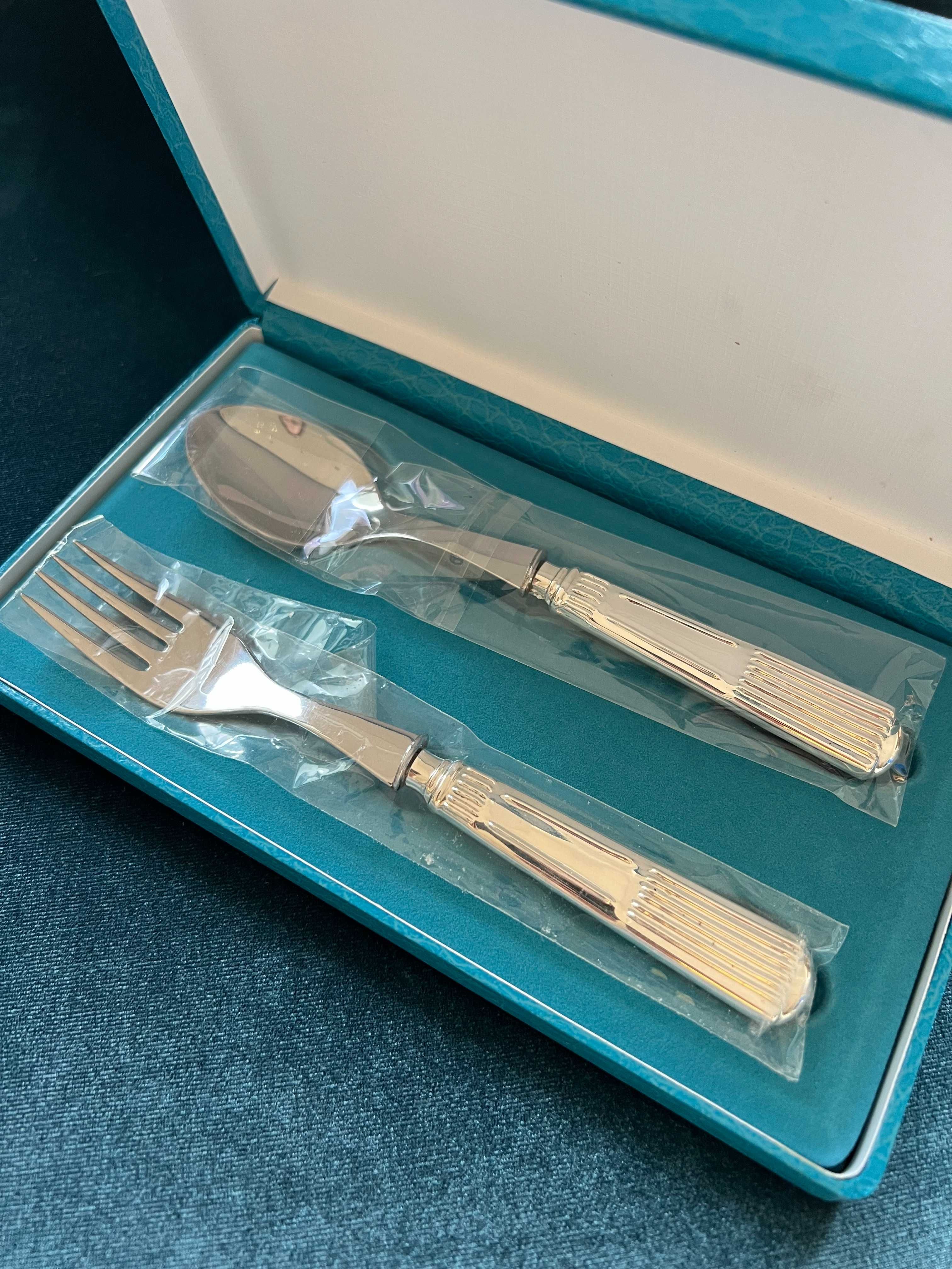 Conjunto de Talheres Colher e Garfo Infantis Cabo em PRATA em Estojo