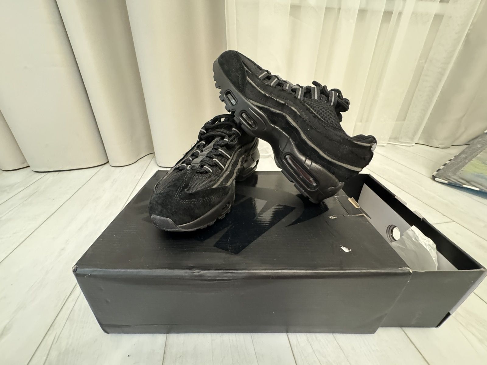 Nike Air Max 95 CDG
Made in Vietnam
розмір 39
розмір устілки 25см