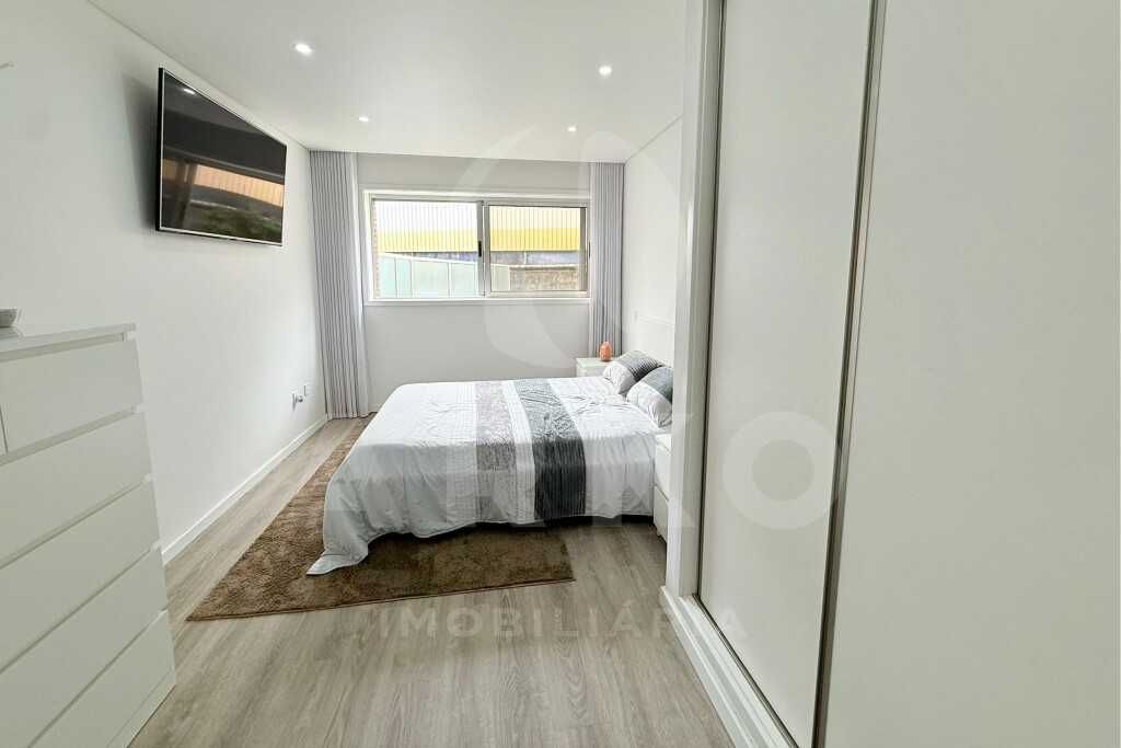 Apartamento T3 Totalmente Remodelado com Terraço em Gandra, Paredes