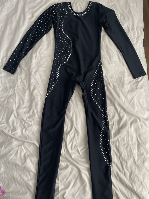 Инкрустация камнями, костюм для гимнастики