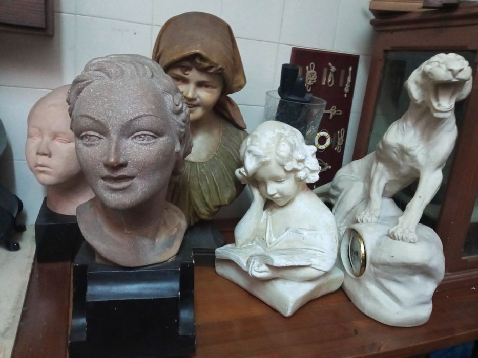 Lindíssimo conjunto de esculturas francesas. De autor.