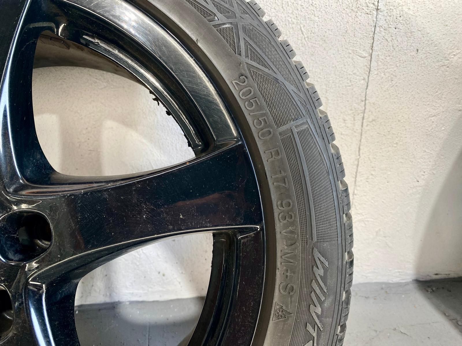 Jantes com Pneu para Carro marca Borbote