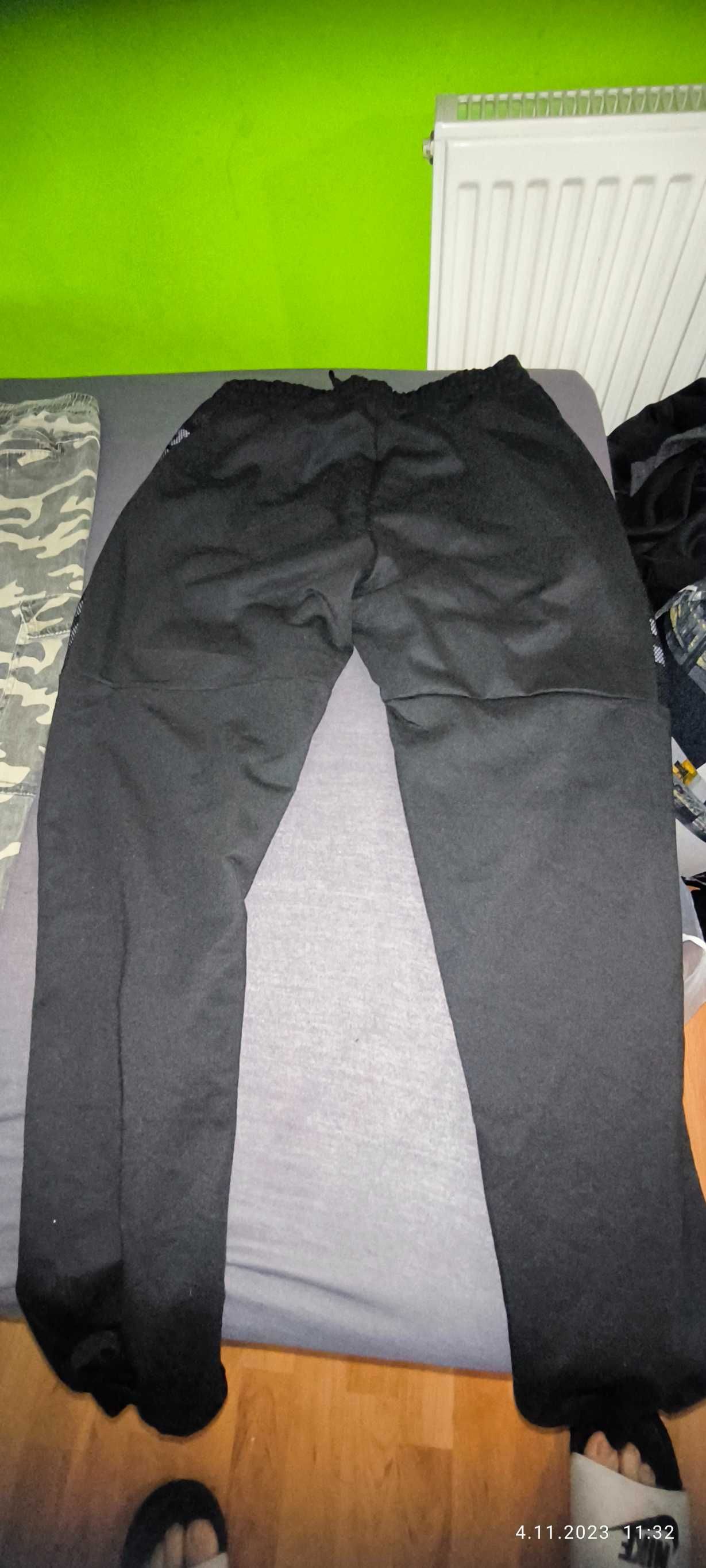 spodnie chłopięce  12-14 lat roz. M/XL dres super stan okazja