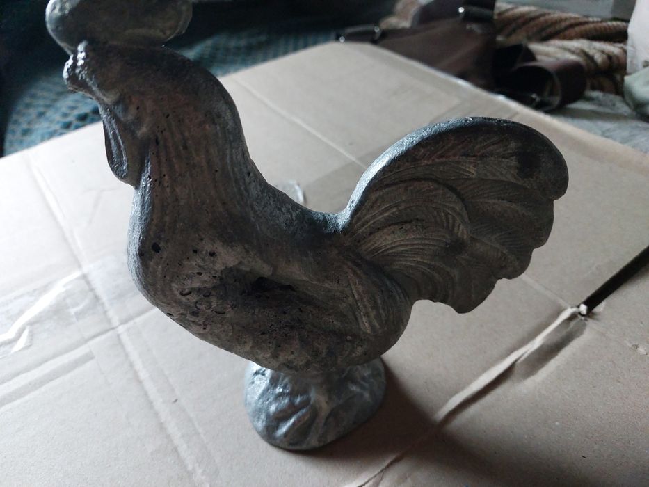 Продам алюминиеваю статуэтку петуха