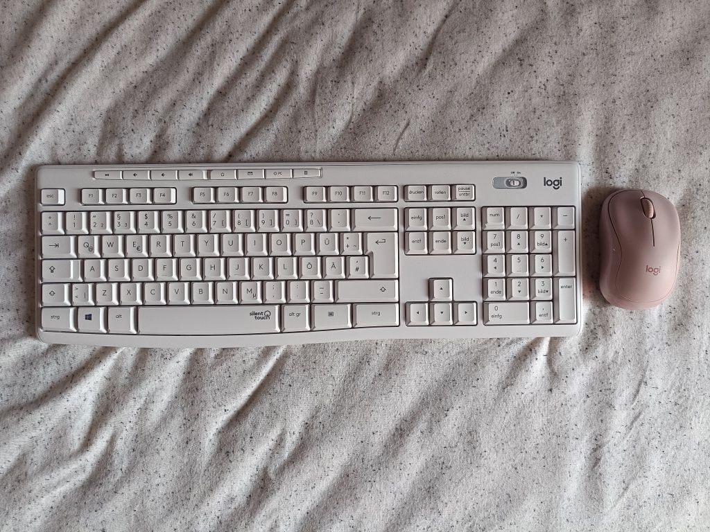 Logitech MK295 Silent Wireless Combo