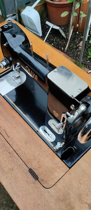 Maquina de costura Oliver
