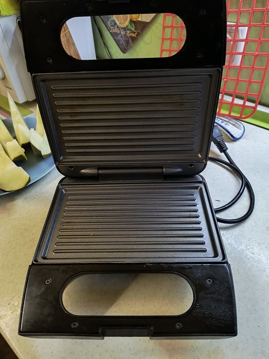 Бутербродниця Gorenje SM701GCB