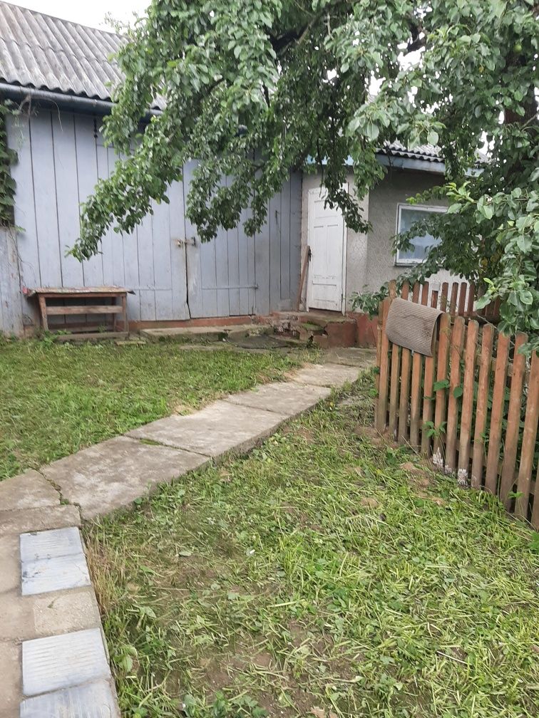 Продається будинок  з ставком  ,в с.Брусенки.Кицманский р.