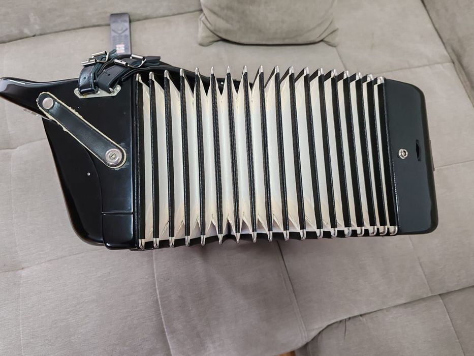 Продам Hohner Rivera ||| S