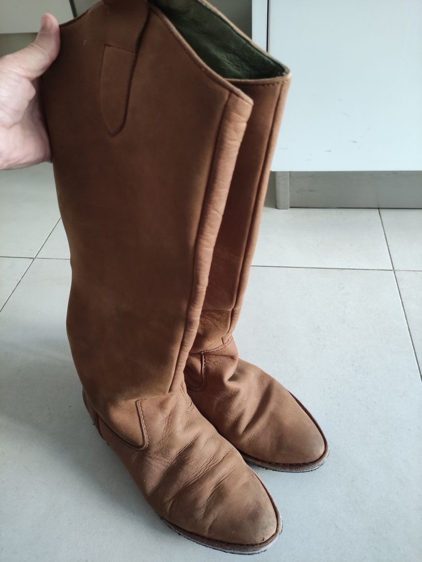 Botas de cano alto em pele camel