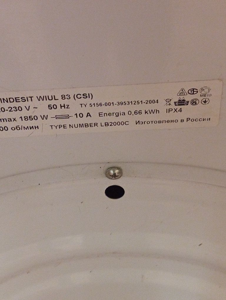 Продам стиральную машину Indesit wiul83