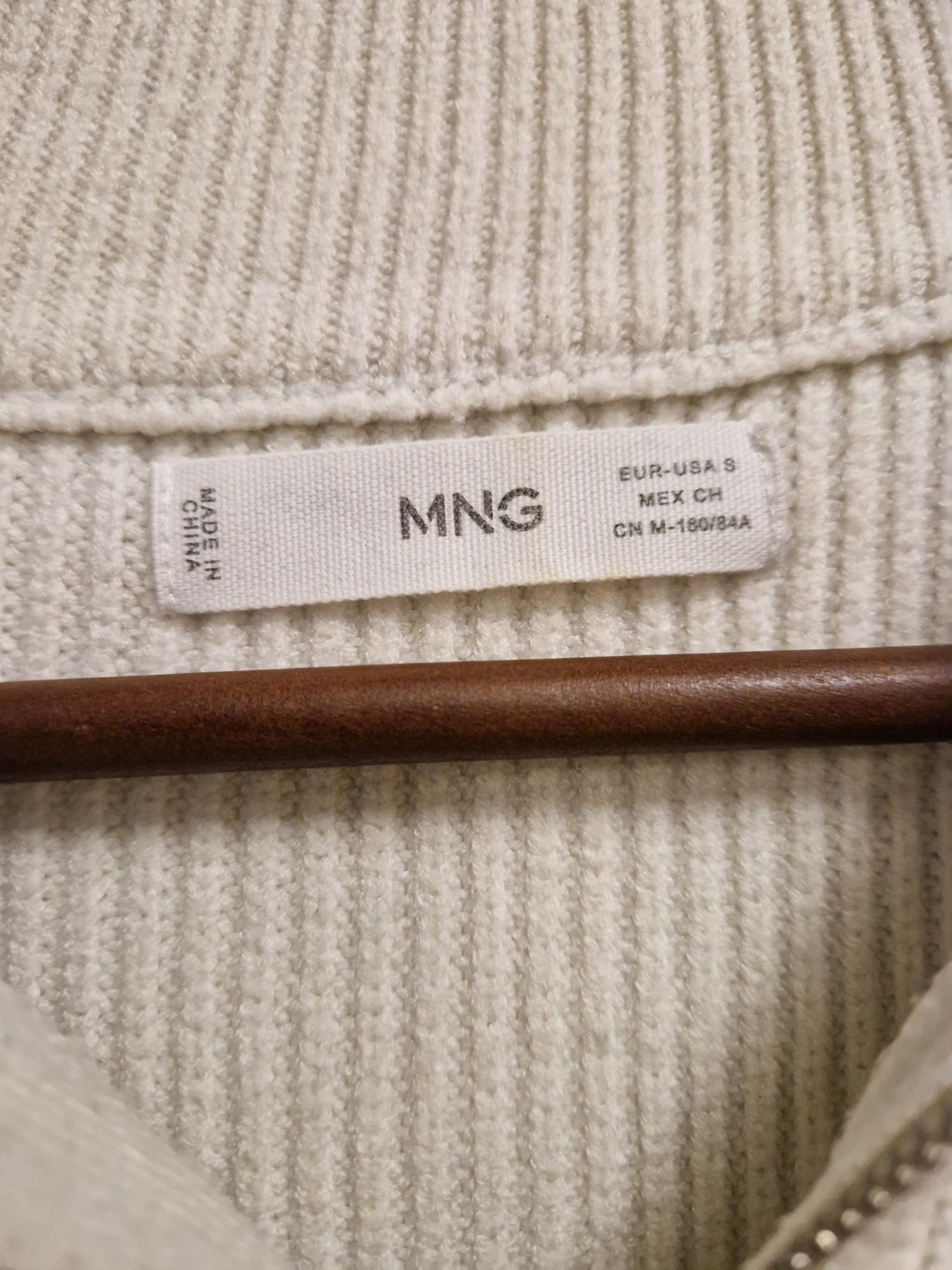 Sweter z zamkiem Mango