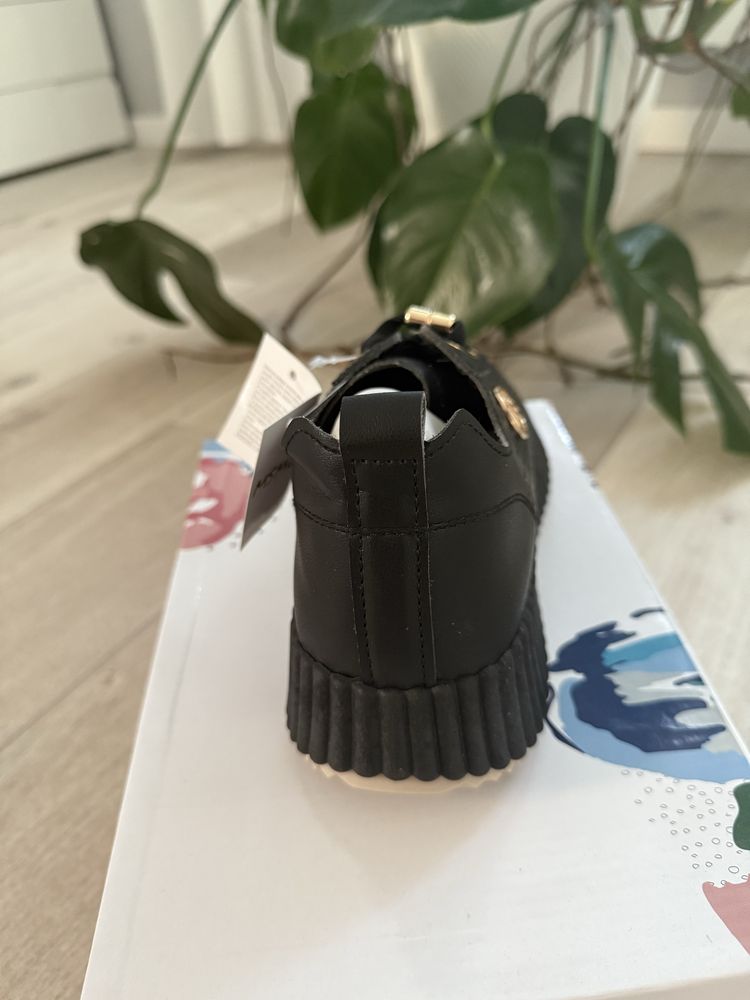 czarne damskie lekkie sneakersy adidasy ze złotymi wstawkami