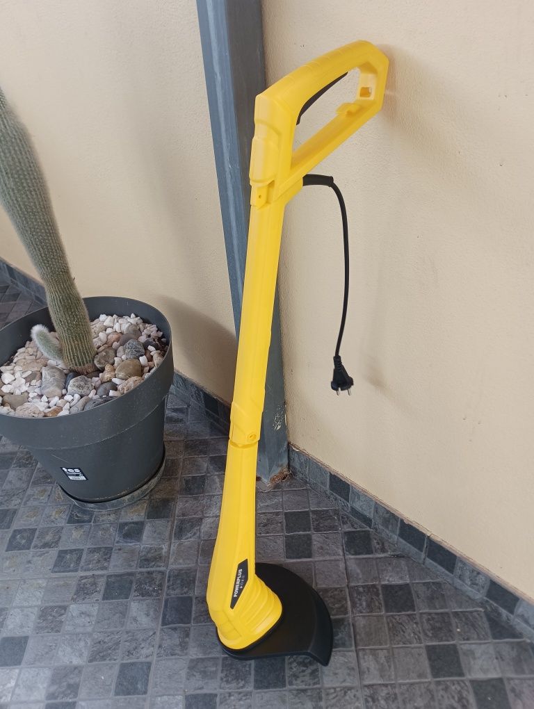 Aparador de relva novo