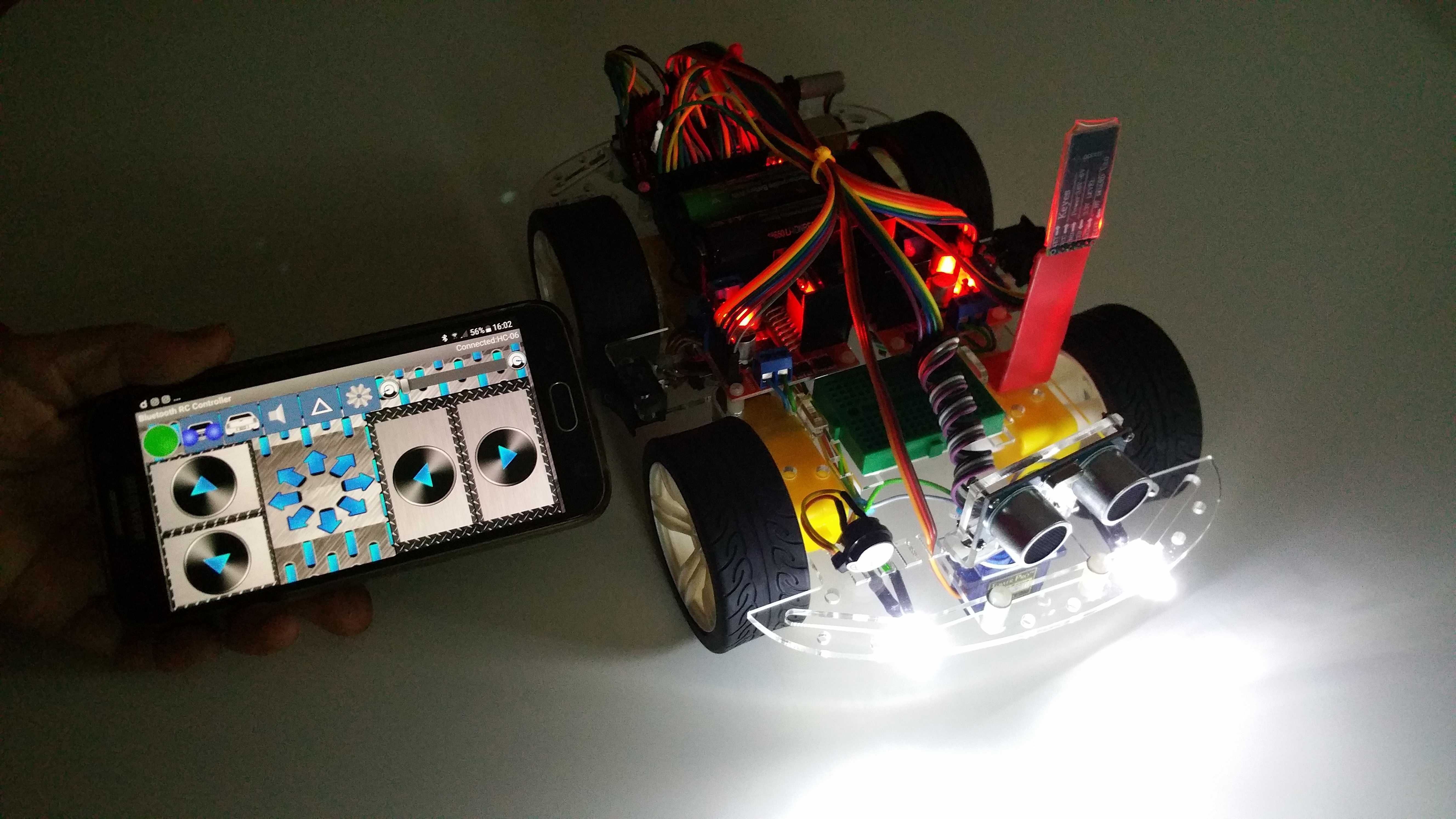 Carro Robot Educacional Arduino programado com múltiplas funções .