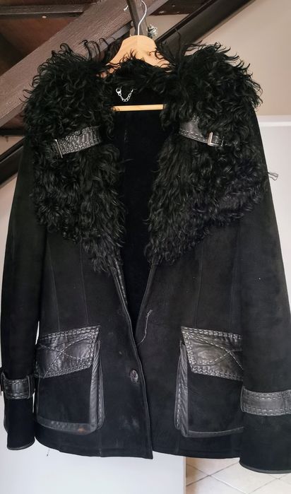 Стильна дублянка чорного кольору з шкіряними вставками