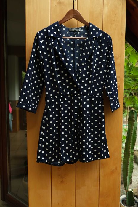 Granatowy letni kombinezon Pin Up Retro w groszki kopertowy dekolt