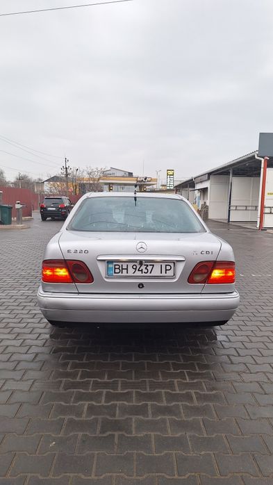 Продам Легендарный Мерседес 210