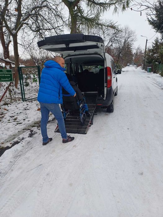 Transport niepełnosprawnych osób Taxi Przewóz na wózku Wrocław