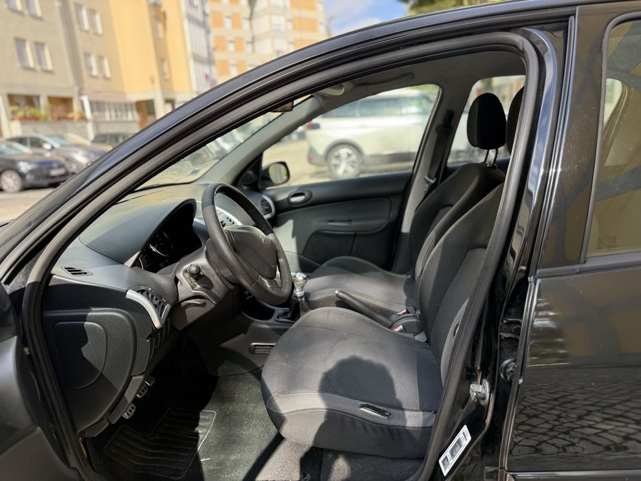 Peugeot 206+ 1.1i C/AC Nacional 2011.