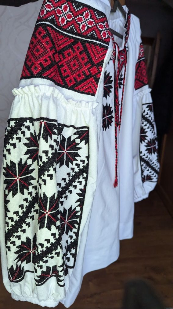 Вишивка ручної роботи