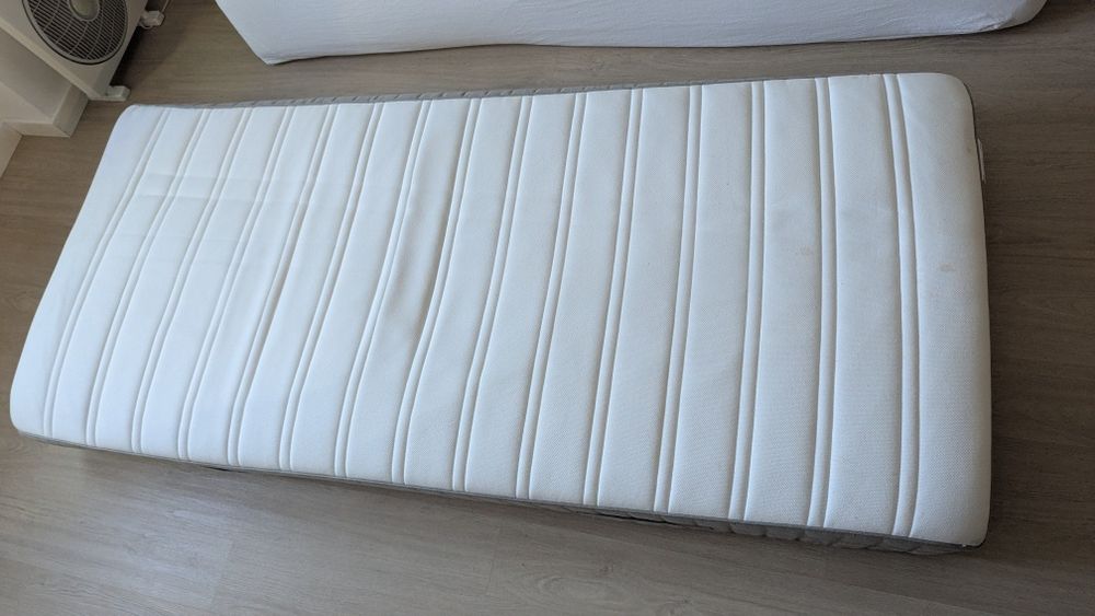 Colchão de molas e colchão de espuma, cama solteiro, IKEAIKEA
