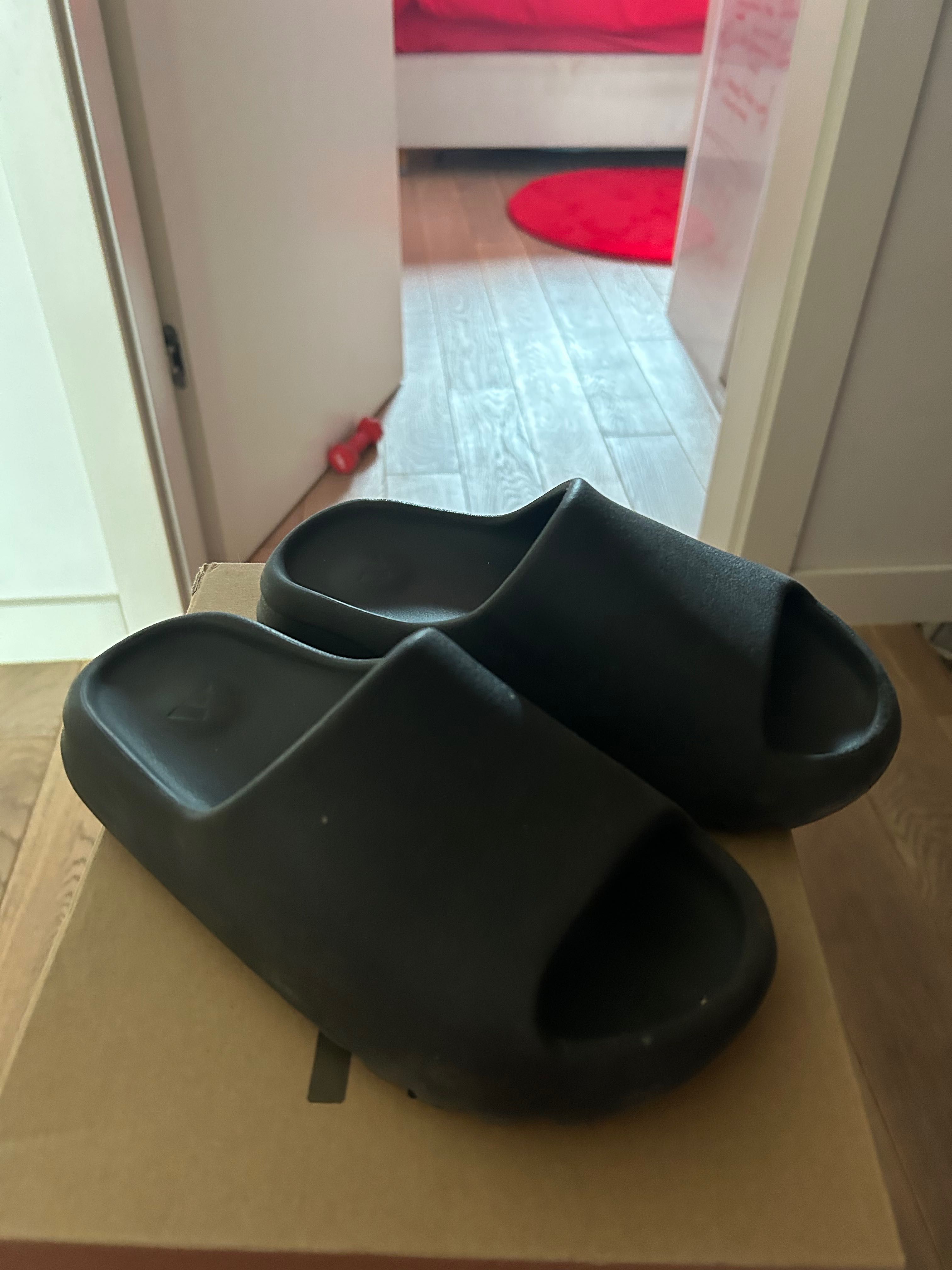 Klapki- YEEZY SLIDE rozmiar 39 kupione w Grail Point Warszawa