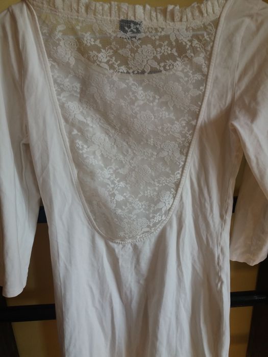 Biała sukienka z koronkami na plecach S