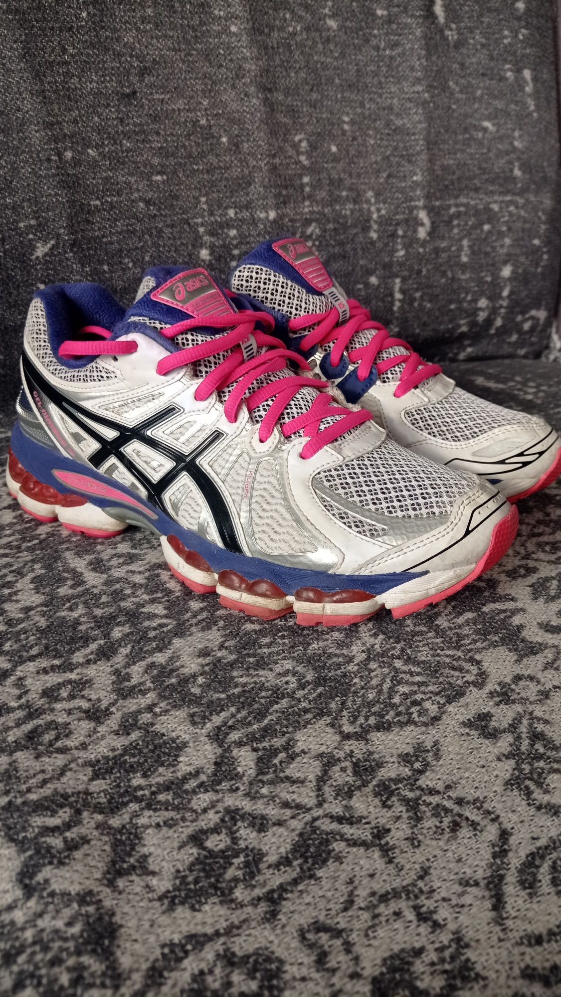 Жіночі кроси Asics