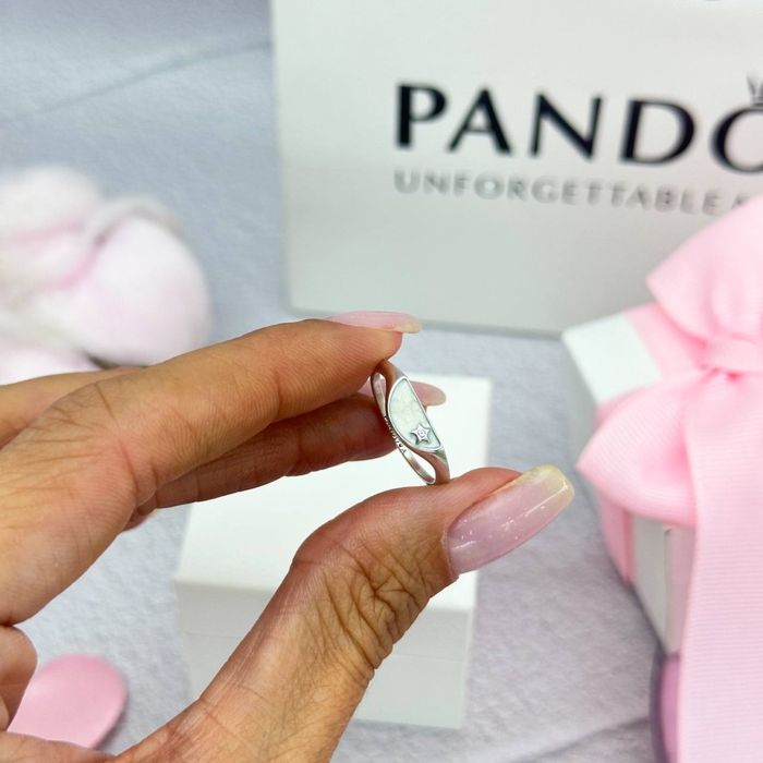 Каблучка "Півколо" з емаллю в стилі  Pandora ME 193325C01